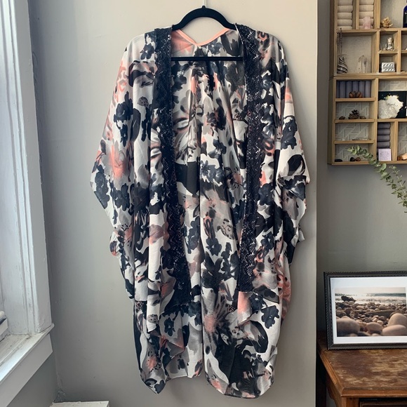 Abstract Hamdmade Cover Up Kimono - Picture 4 of 6